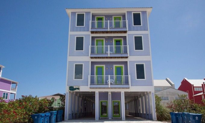 Gulf Shores House | Sea Monster. 16 BR Beachfront. Pool. Extra fridges. Lots of space. And right on the beach!