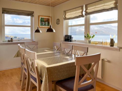 Leynar House | Sea & Mountain View 4 Bedroom