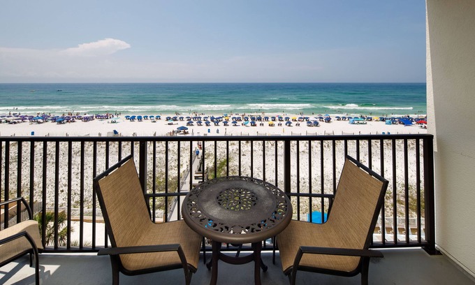Fort Walton Beach Condo | Sea Oats 605 Spacious 2 bedroom, 2 Bath Gulf front Condo! Sleeps 8!