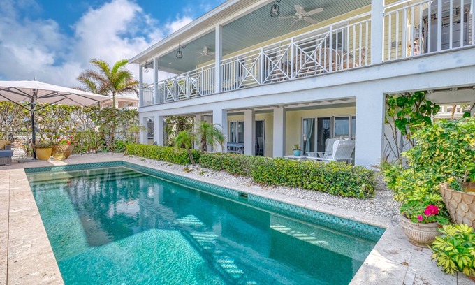 Indian Rocks Beach House | Sea Oats Beach House and Bungalow - 5 Bedroom Direct Gulf Front with a Pool!