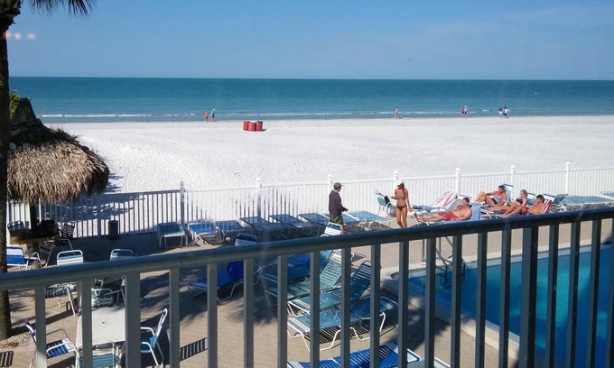 Redington Shores House | Sea Oats Beach Resort by Liberte