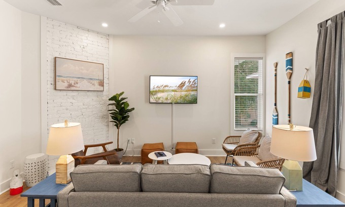 Brunswick House | Sea on Wolfe | 2 Bed, 1 Bath
