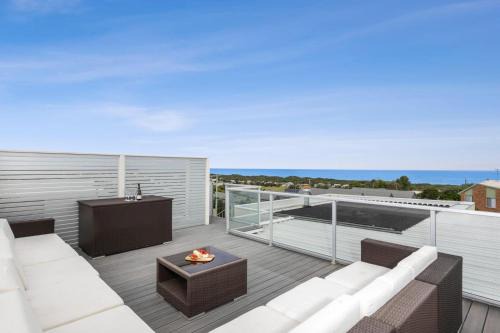 Ocean Grove Apartment | Sea Panorama on The Parade with pool