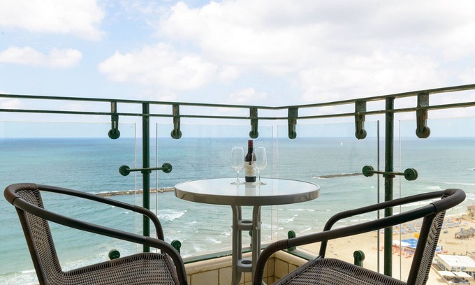 Kerem HaTeimanim Apartment | Sea Pearl – 1 Bedroom Beachfront Apartment