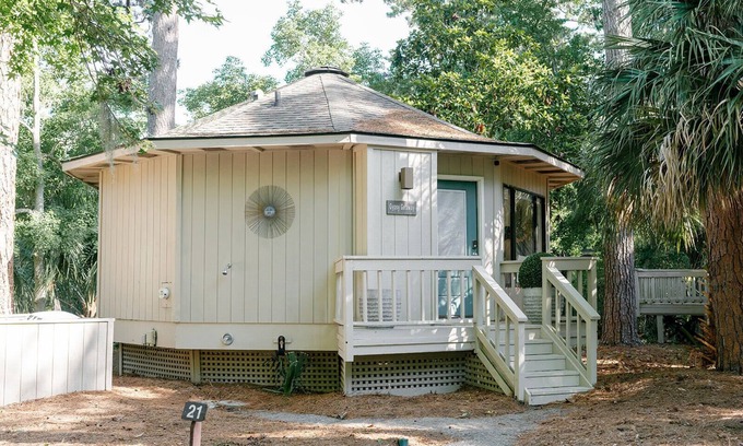 Oceanside House | Sea Pines cottage dream, 5-minute walk to beach, pool, pet friendly