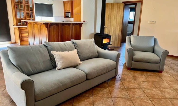 Waterhouse House | Sea Renity - WiFi - Pet friendly outside