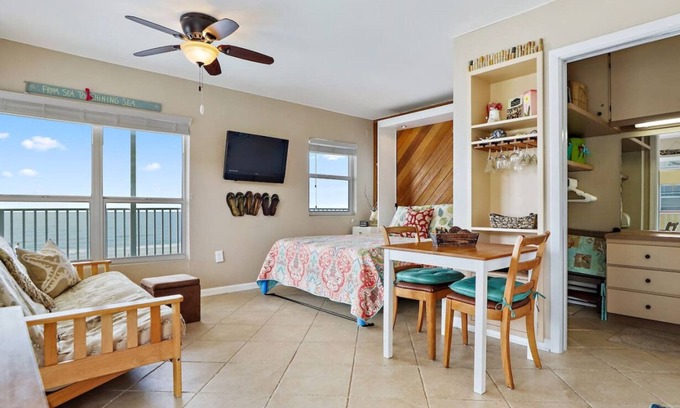 North Redington Beach Apartment | Sea Rocket 22: Gulf Front Bliss