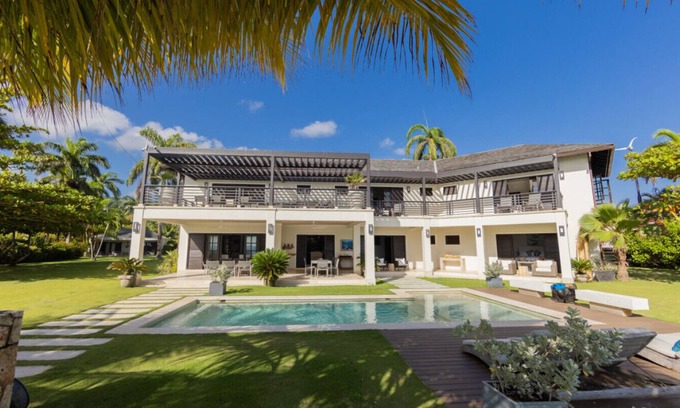 Summerfield Villa | Sea Salt- A Majestic 5-Bedroom Oceanfront Paradise – Experience the ultimate in luxury and tranquillity