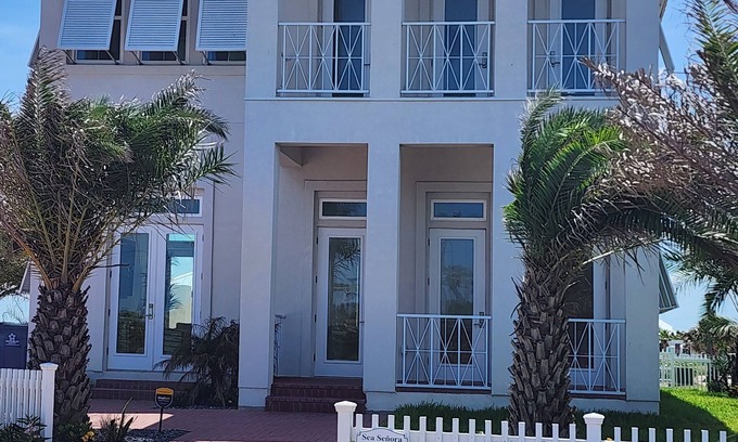 South Padre Island House | Sea Señora—your stylish coastal escape just a short stroll from the beach!