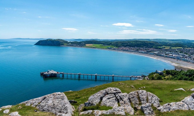 Colwyn Bay House | SEA SIDE FAMILY REST AND HOLIDAY