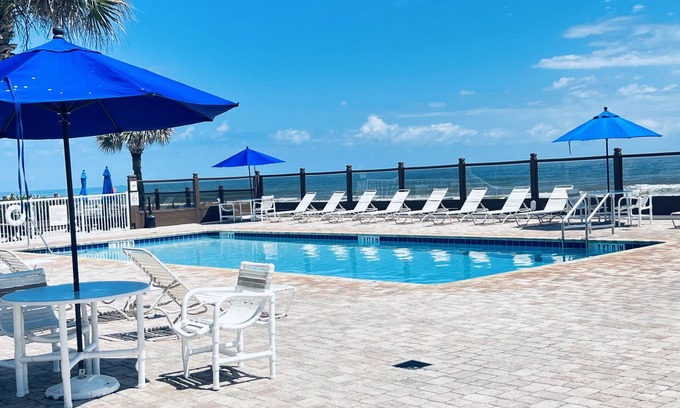 Bostwick Park Condo | Sea ~ Side ~ Hideaway ~ Studio Condo ~ near the Beach ~