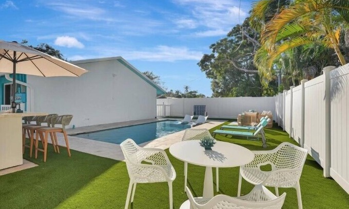 Edgewood Apartment | Sea Star - Popular Newly Renovated 2 bedroom/1 bathroom