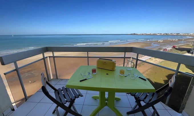 Saint-Gilles-Croix-de-Vie Apartment | Sea-View Apartment in St. Gilles with WiFi, Parking, and Direct Beach Access