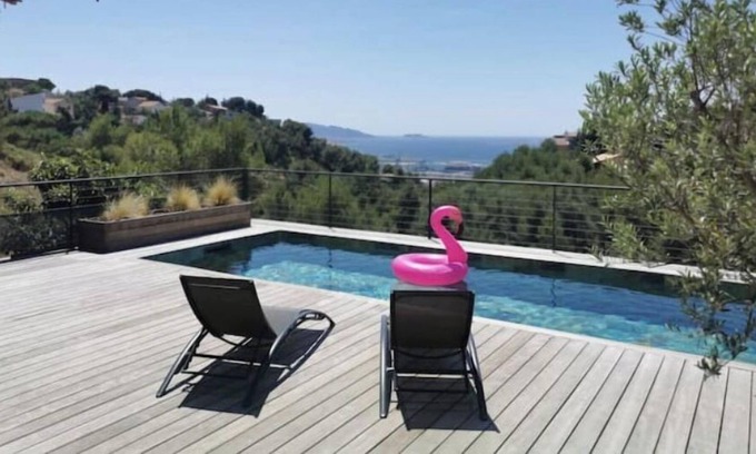 Verduron Villa | Sea ​​view and quiet greenery