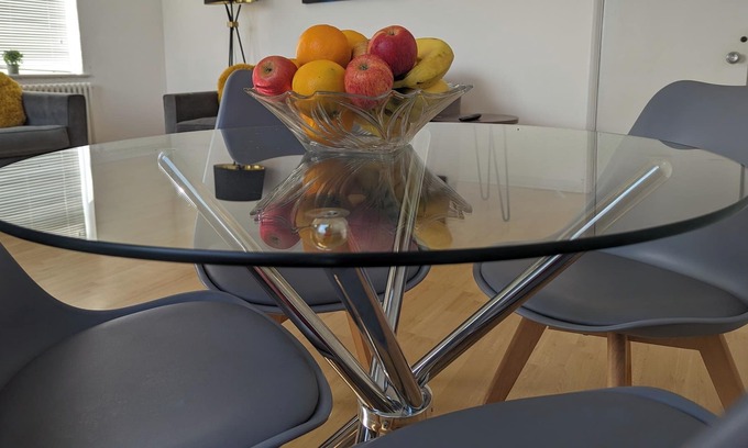 Westcliff-on-Sea Apartment | Sea View Apartment- sleeps 5 Contractors, Relocators and Staycation