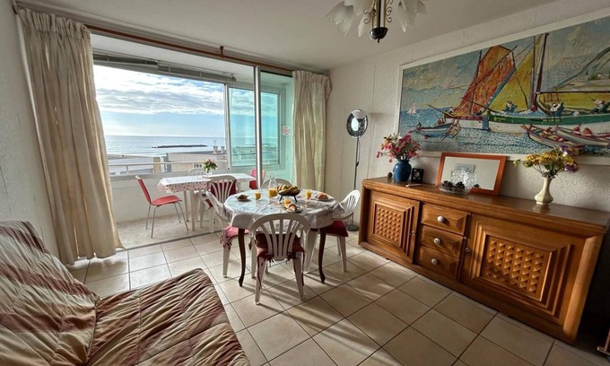 Valras-Plage Apartment | Sea view apartment private parking