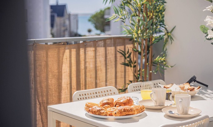 Royan Apartment | Sea view, Beach 2 min walk, Railway station, Center 5 min walk, 4 pers. classified 3*.