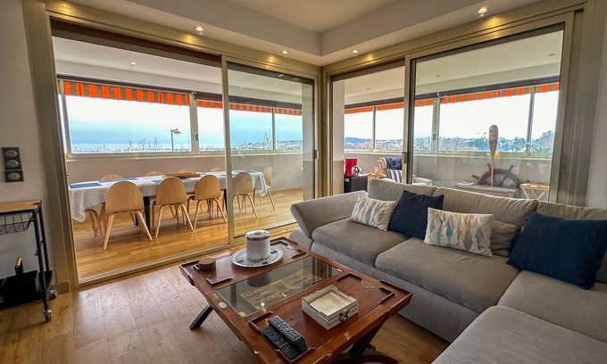 Antibes City Centre Apartment | Sea view, facing Harbor, near Center and Beach