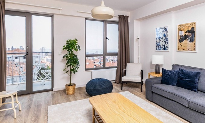 Maltepe Apartment | Sea view Flat w Balcony Near Metro 9 min to Coast