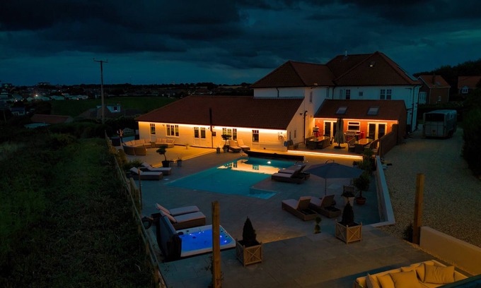 Aldborough Villa | Sea View Manor, sea views , Heated pool, hot tub, overlooking blue flag beach