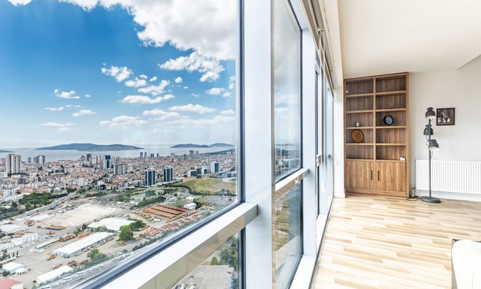 Kartal Apartment | Sea View New Built Residence, 3 min to Metro