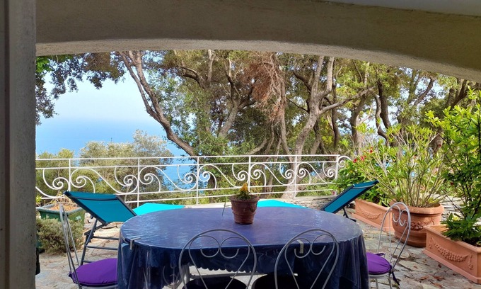 Pozzo House | Sea views, 2 beautiful terraces, charming duplex in villa, landscaped garden