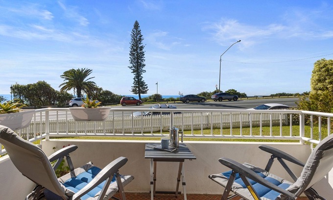 Alexandra Headland Apartment | Sea views at Alex Heads.