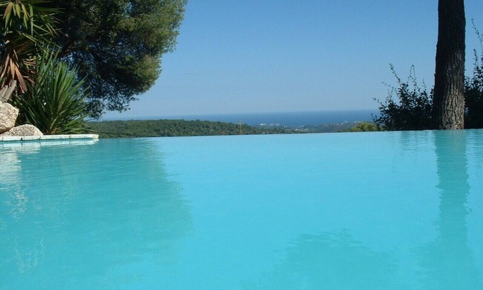 Tourrettes-sur-Loup Villa | Sea views from the pool and from every room at Villa 'Pura Vida'!