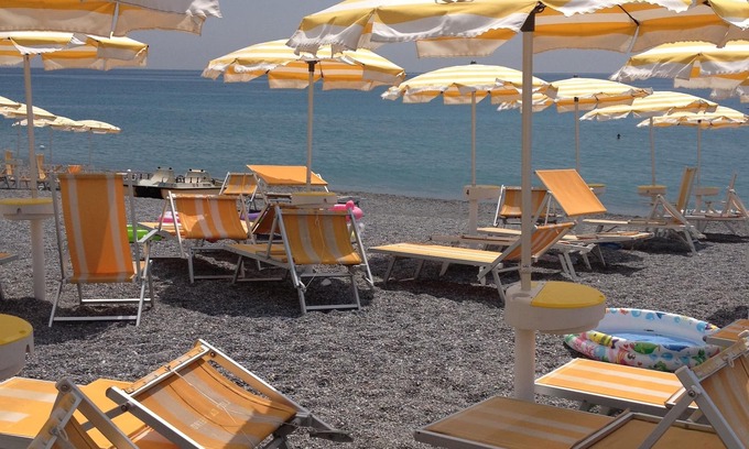 Scalea House | Sea views, stroll to beach, bars, cafes & restaurants