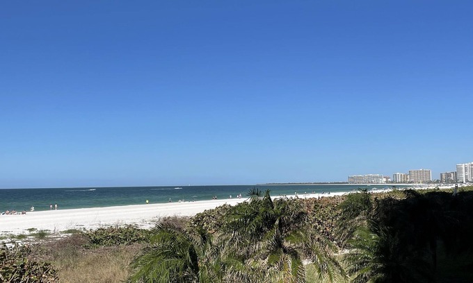Marco Island Condo | Sea Winds 101 Beach front, first floor, large corner unit