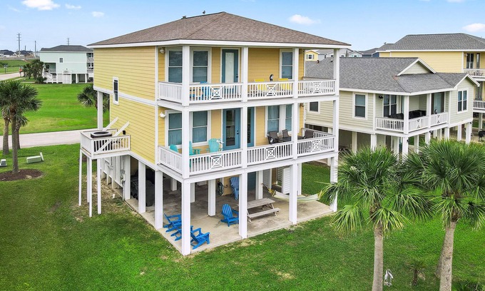Red Fish Cove Cottage | Sea You Soon - Close Beach Access/2 Community Pools* Sleeps 10