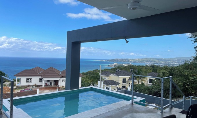 Reading Villa | Seabreeze at Spring Garden