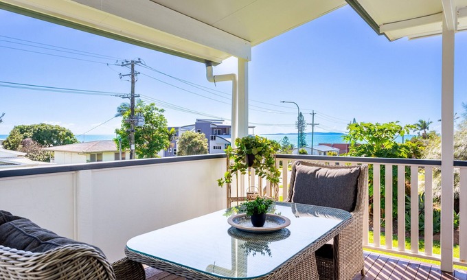 Meikleville Hill House | Seabreeze Cottage nestled in Meikleville Hill!