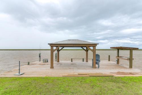 Cedar Lane House | Seabreeze Retreat Waterfront Home Near Sargent