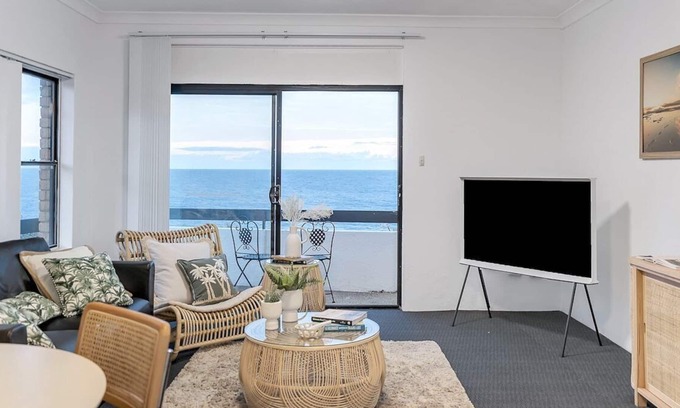 Maroubra Apartment | Seabreeze - Stylish Abode 360° Ocean & Beach Views