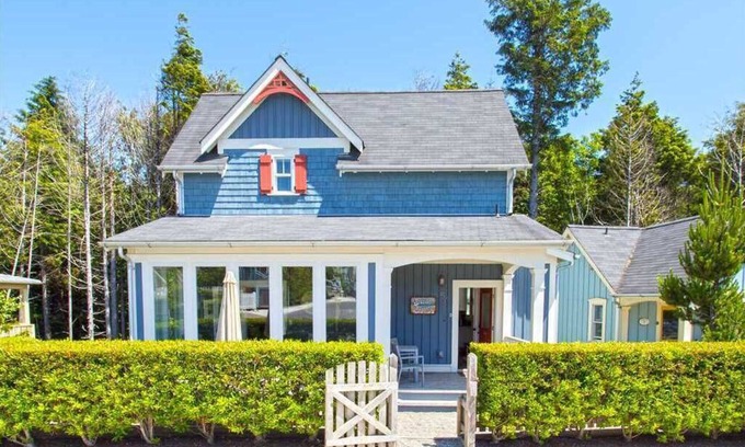 Seabrook House | Seabrook's Seaside Treasure, a 3-bedroom home!