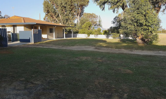 Leeman House | "Seaclusion" - Fully renovated 4 bedroom house