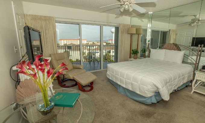 Fort Walton Beach Apartment | SeaCrest 615A condo