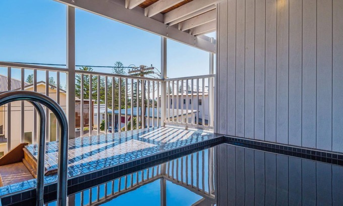 Yamba House | SeaCrest"Beautiful spacious pet friendly unit next to the ocean"
