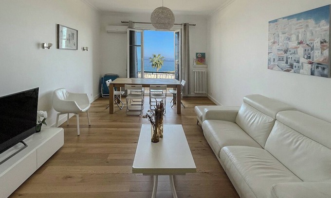 La Californie Apartment | Seafront Apartment for 6, Promenade des Anglais