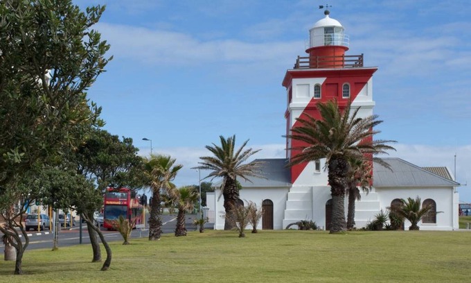 Mouille Point Apartment | Seafront Mouille Point 2 bedroom 2 bathroom Apartment Cape Town Westridge B