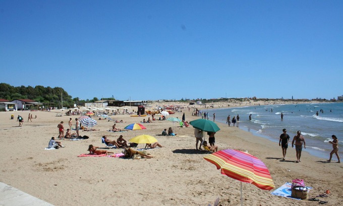 Marina di Modica House | Seafront, sea view, air conditioning, veranda, garden, 6 persons, Internet