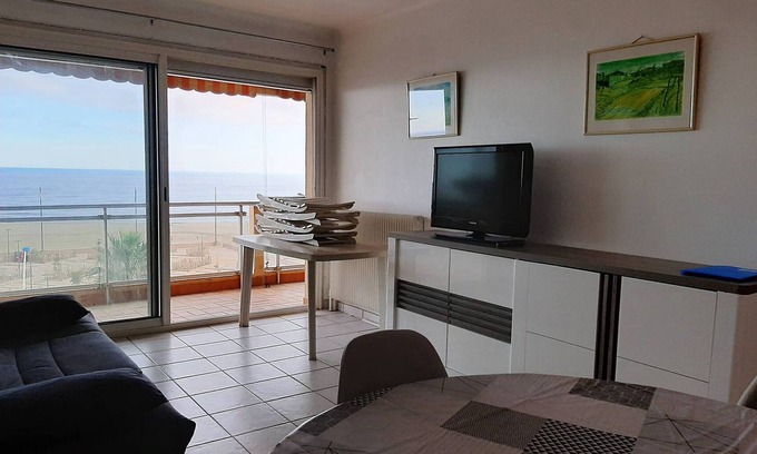 Le Port Apartment | Seafront two-room apartment for 4 people