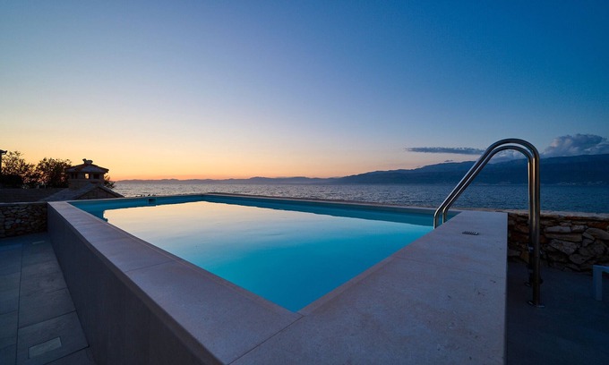 Splitska Villa | Seafront villa Casa Familija on Island of Brac