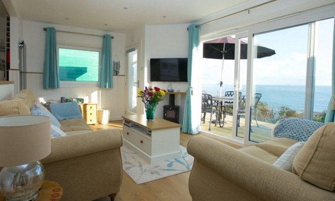 Ventnor Ski Chalet | Seaglass, beautiful villa with spectacular sea views over Wheelers Bay & parking
