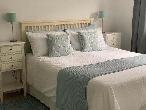 South Hayling Apartment | Seaglass Cottage, 5 mins from beach, leafy lane
