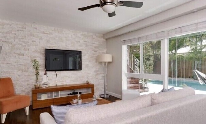 East Fort Lauderdale Apartment | Seagrape Villa Bella #3, Tropical Paradise