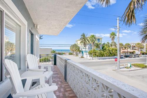 Bradenton Beach Apartment | Seagrass Sunsets