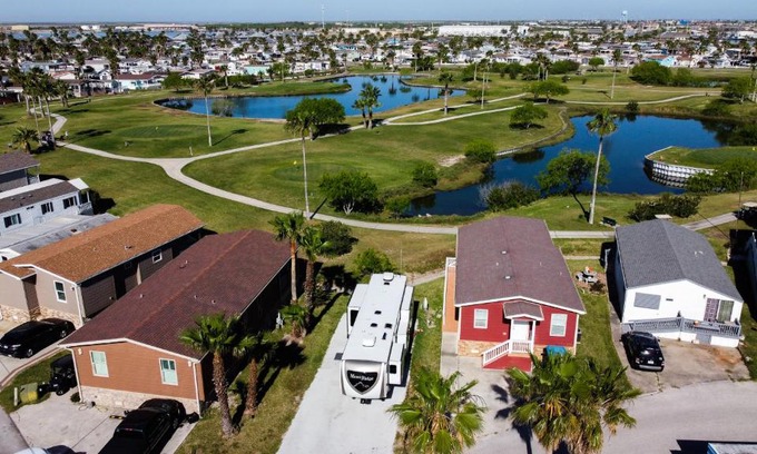 Port Isabel House | Seagull's Nest- Unique stay with views of Space X rocket launches and MANY amenities!