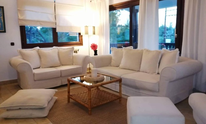 Pefkochori House | SEAGULL Spacious Villa